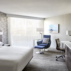 Ventura Beach Marriott - Retreat into our King Room with workspace, high-speed Wi-Fi and luxury bedding.