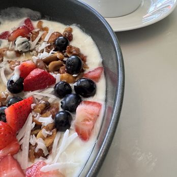 Flapjax - Organic vanilla yogurt with house made granola and berries - New American Near Me - Santa Monica, California Flapjax - Organic vanilla yogurt with house made granola and berries - New American Near Me - Santa Monica, California
