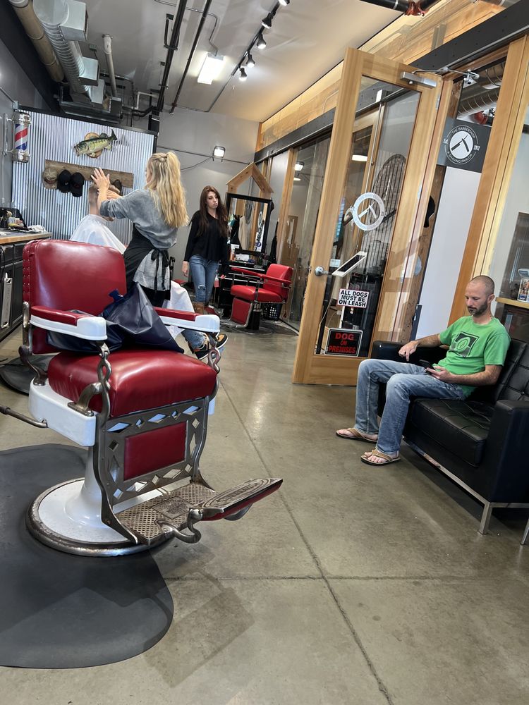 THE AND SHAVING PARLOR Updated September 2024 15 Photos & 40 Reviews 113 E Oak