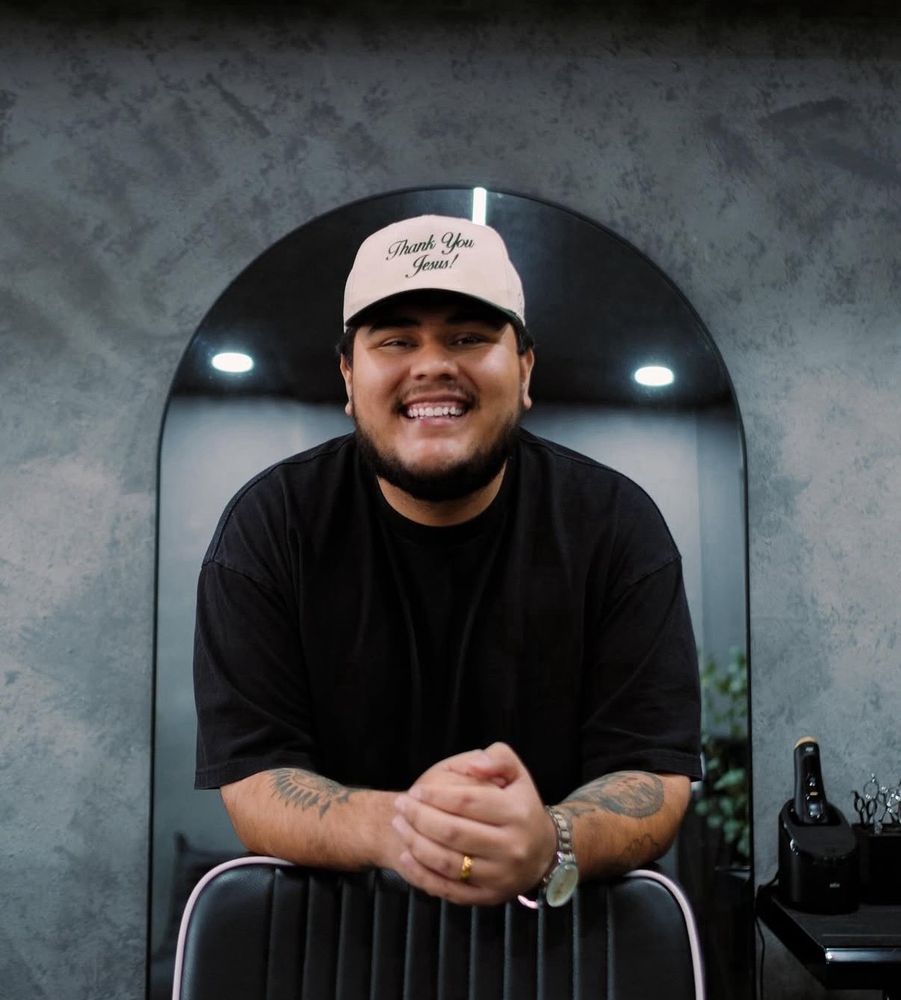 Risko Barbershop Logo