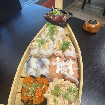 Ahi & Vegetable - Kapalama - When you order multiple items, they will put it in a boat - Japanese Near Me - Honolulu, Hawaii