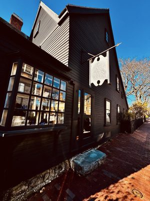 The House of the Seven Gables by null