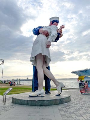 UNCONDITIONAL SURRENDER STATUE - EMBRACING PEACE - Updated May 2025 ...
