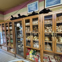El Globo Bakery