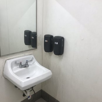 Shell - Nasty dirt laden walls - Gas Stations Near Me - Farmers Branch, Texas