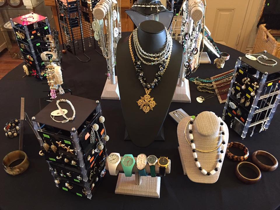 DIVINE RESALE Updated May 2024 2202 Northampton St, Easton