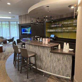 Courtyard by Marriott Middletown Goshen - Bar - Hotels Near Me - Middletown, New York