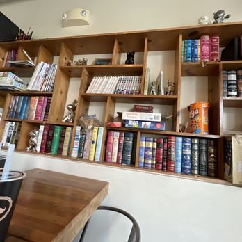 Mr Tea Cafe - Games and books and manga - Bubble Tea Near Me - Honolulu, Hawaii