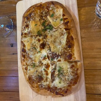 Verre Wine Bar - Brie & Fig Flatbread - Wine Bars Near Me - Arlington, Virginia Verre Wine Bar - Brie & Fig Flatbread - Wine Bars Near Me - Arlington, Virginia