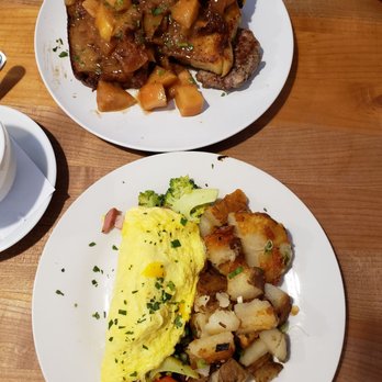The Dizzy Hen - Veggie Omelet w/potatoes and the Apple French toast. - Breakfast & Brunch Near Me - Philomath, Oregon The Dizzy Hen - Veggie Omelet w/potatoes and the Apple French toast. - Breakfast & Brunch Near Me - Philomath, Oregon