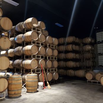 Arrington Vineyards - Wine Tasting Room Near Me - Arrington, Tennessee