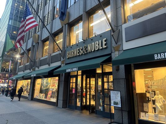 Barnes & Noble by null