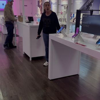 T-Mobile - I turned to leave&even though she was by the customer she yelled threats&followed me. I turned back around&started recording. - Mobile Phones Near Me - Chicago, Illinois T-Mobile - I turned to leave&even though she was by the customer she yelled threats&followed me. I turned back around&started recording. - Mobile Phones Near Me - Chicago, Illinois
