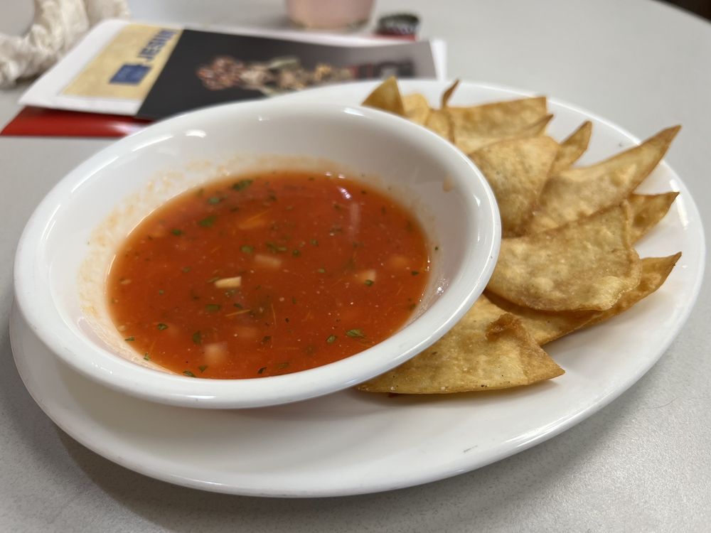 Lucia & Gretel Latin Cuisine Logo