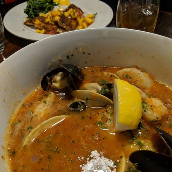 Hooked Seafood Restaurant - Cioppino and mahi mahi - Seafood Near Me - Manchester, New Hampshire