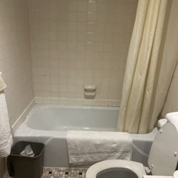 Harbor Inn - Unused bathroom with trash already in it.