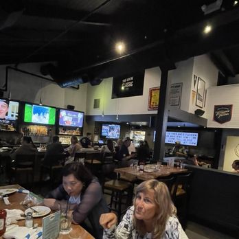Torrance Tavern - Full bar and dining area. - Sports Bars Near Me - Torrance, California Torrance Tavern - Full bar and dining area. - Sports Bars Near Me - Torrance, California