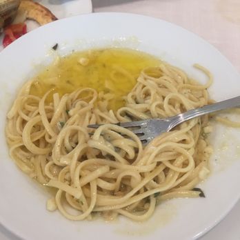Banchetto Restaurant  - Pasta with clam sauce... Seems that "grease" is too much - Italian Near Me - Nanuet, New York