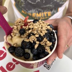Menchie's - Açaí bowl