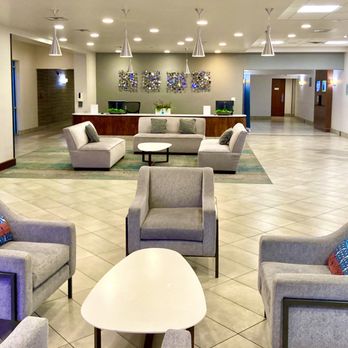 DoubleTree by Hilton Omaha Southwest - DoubleTree Omaha Lobby - Hotels Near Me - Omaha, Nebraska