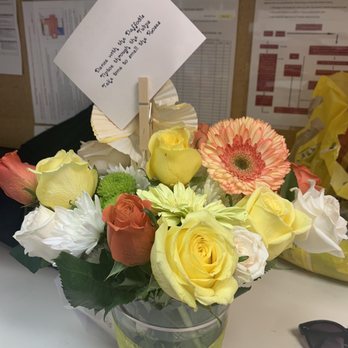 FlowerGirls - What I actually received missing large white blooms, cheap plastic cylinder instead of glass bowl! - Florists Near Me - Tulsa, Oklahoma FlowerGirls - What I actually received missing large white blooms, cheap plastic cylinder instead of glass bowl! - Florists Near Me - Tulsa, Oklahoma