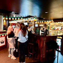 Amundsen Bryggeri & Spiseri - Busy pub on the weekend