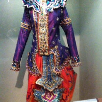 Brighton Museum & Art Gallery - Display dress from world exhibit - Museums Near Me - Brighton, BNH