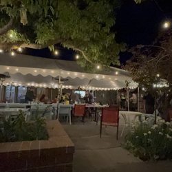 Mia & Pia's Pizzeria & Brewhouse