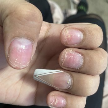 L & J Nails & Spa - Fungus growing!! - Nail Salons Near Me - Wilmington, California L & J Nails & Spa - Fungus growing!! - Nail Salons Near Me - Wilmington, California
