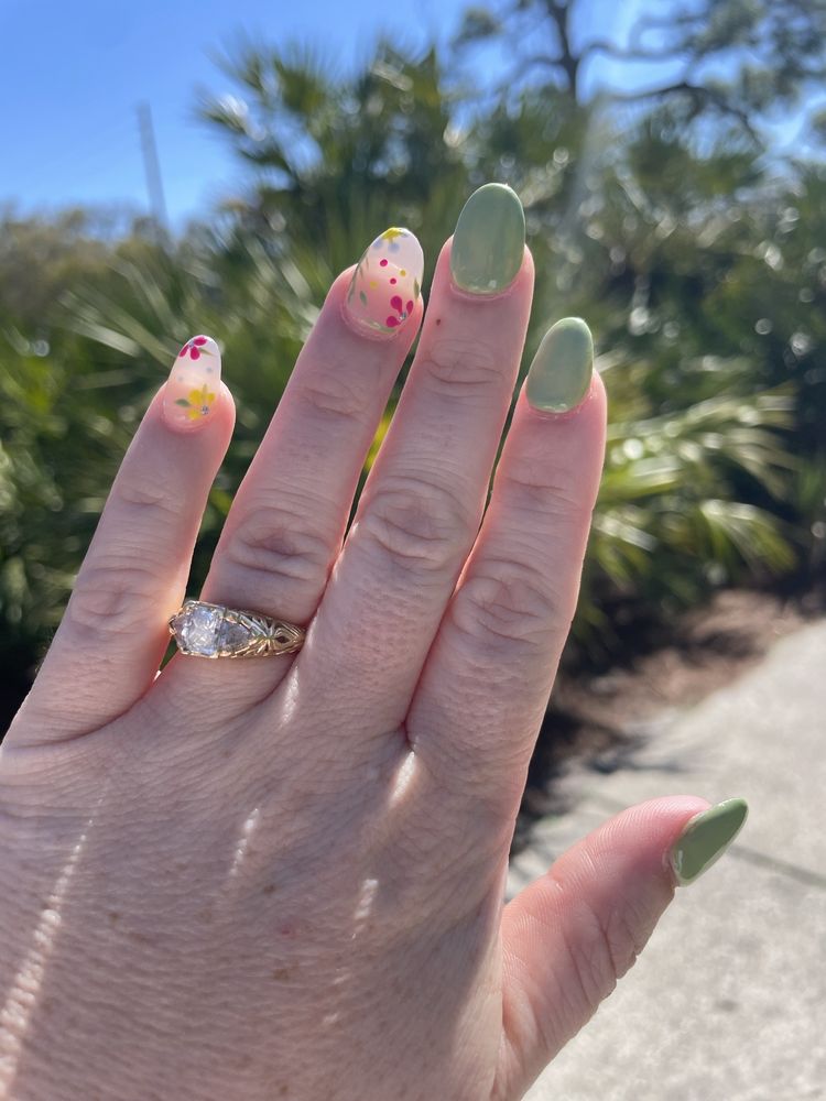 QUEEN NAILS Updated September 2024 21 Photos & 13 Reviews 630 E