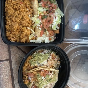 Que Onda Tacobar - Chicken tacos and flautas plate - Tacos Near Me - Vacaville, California Que Onda Tacobar - Chicken tacos and flautas plate - Tacos Near Me - Vacaville, California