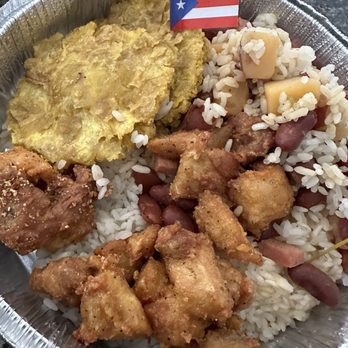 Two Brothers Cafe - Rican Bowl: arroz blanco, habechuelas, tostones, pollo frito (white rice and beans, fried plantains and friend pieces of chicken) - Cafes Near Me - East Hampton, Connecticut