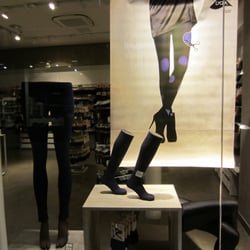 Calzedonia - Vitrine hiver 2012