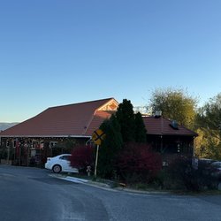 Hank's fly'n Pig - Outside view