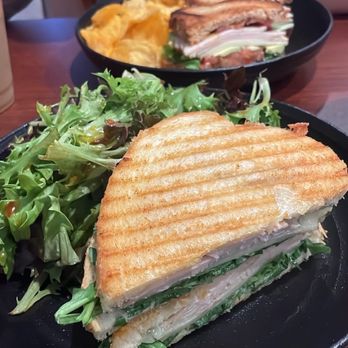 Xulo Coffee Bar - Coffee & Tea Near Me - Elk Grove, California