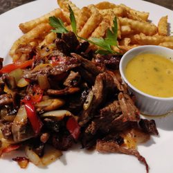 Akers Mek - Lunch special biffsnadder med pommes frites og bearnaise