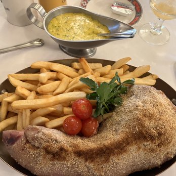Au Pied de Cochon - Pig foot with French fries - French Near Me - México, D.F., DIF Au Pied de Cochon - Pig foot with French fries - French Near Me - México, D.F., DIF