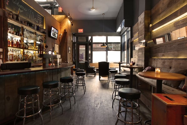 Mo's Bar & Lounge by null