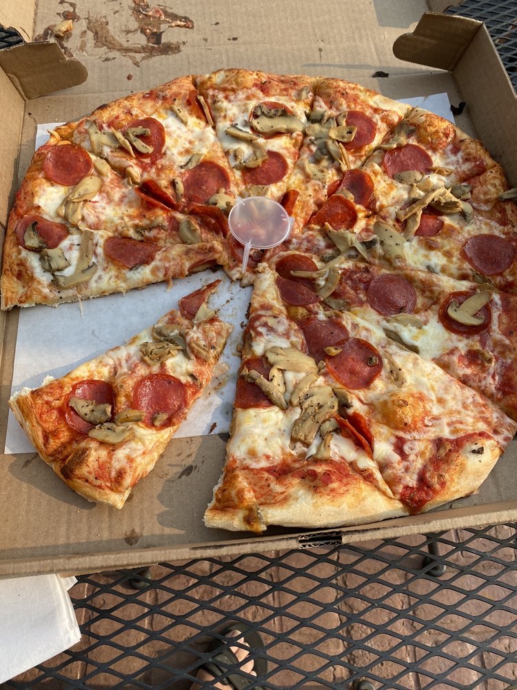 SCOTTO’S PIZZA Updated October 2024 19 Photos & 35 Reviews 122 E