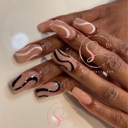 Sava The Beauty Bar - Nails with design