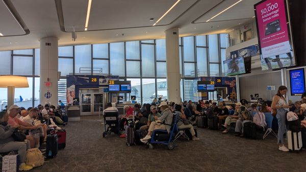 LaGuardia Airport/Terminal B by null