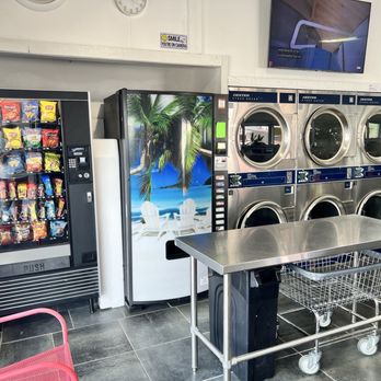 Siesta Coin Laundry - Laundry Services Near Me - Sarasota, Florida Siesta Coin Laundry - Laundry Services Near Me - Sarasota, Florida