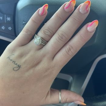 Novel Nails & Day Spa - Nail Salons Near Me - Citrus Heights, California