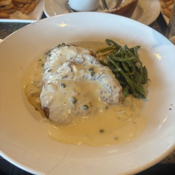 Oakhurst Grill and Whiskey 41 Lounge - Chicken Piccata with pasta substitute - New American Near Me - Oakhurst, California Oakhurst Grill and Whiskey 41 Lounge - Chicken Piccata with pasta substitute - New American Near Me - Oakhurst, California