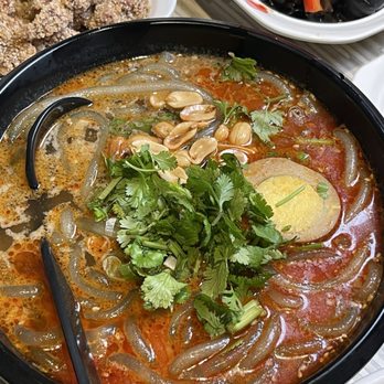 Hey Noodles - Salty Crispy Chicken with Sweet Potato Noodles - Chinese Near Me - Toronto, Ontario