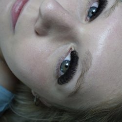Remedy Beauty Company - Mega Volume Lash Extensions