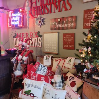 Angel Mountain Christmas - Holiday Decorations Near Me - Mount Angel, Oregon