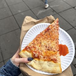 Tarantella Pizzaria - Plain slice