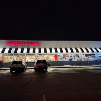 Steak ’n Shake - the outside of a restaurant - Fast Food Near Me - Springfield, Illinois Steak ’n Shake - the outside of a restaurant - Fast Food Near Me - Springfield, Illinois