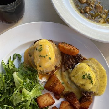 El Chorro - Best of Both Worlds Eggs Benedict - all cold except for the potatoes :( - American Near Me - Paradise Valley, Arizona El Chorro - Best of Both Worlds Eggs Benedict - all cold except for the potatoes :( - American Near Me - Paradise Valley, Arizona